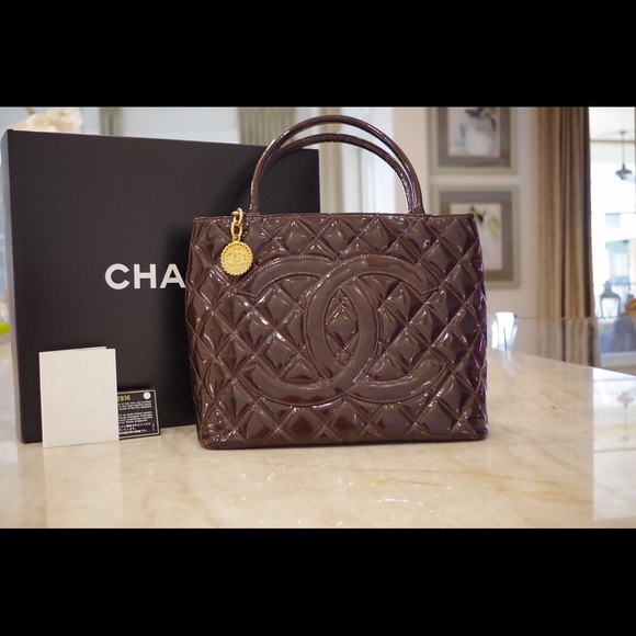 chanel medallion tote 2021